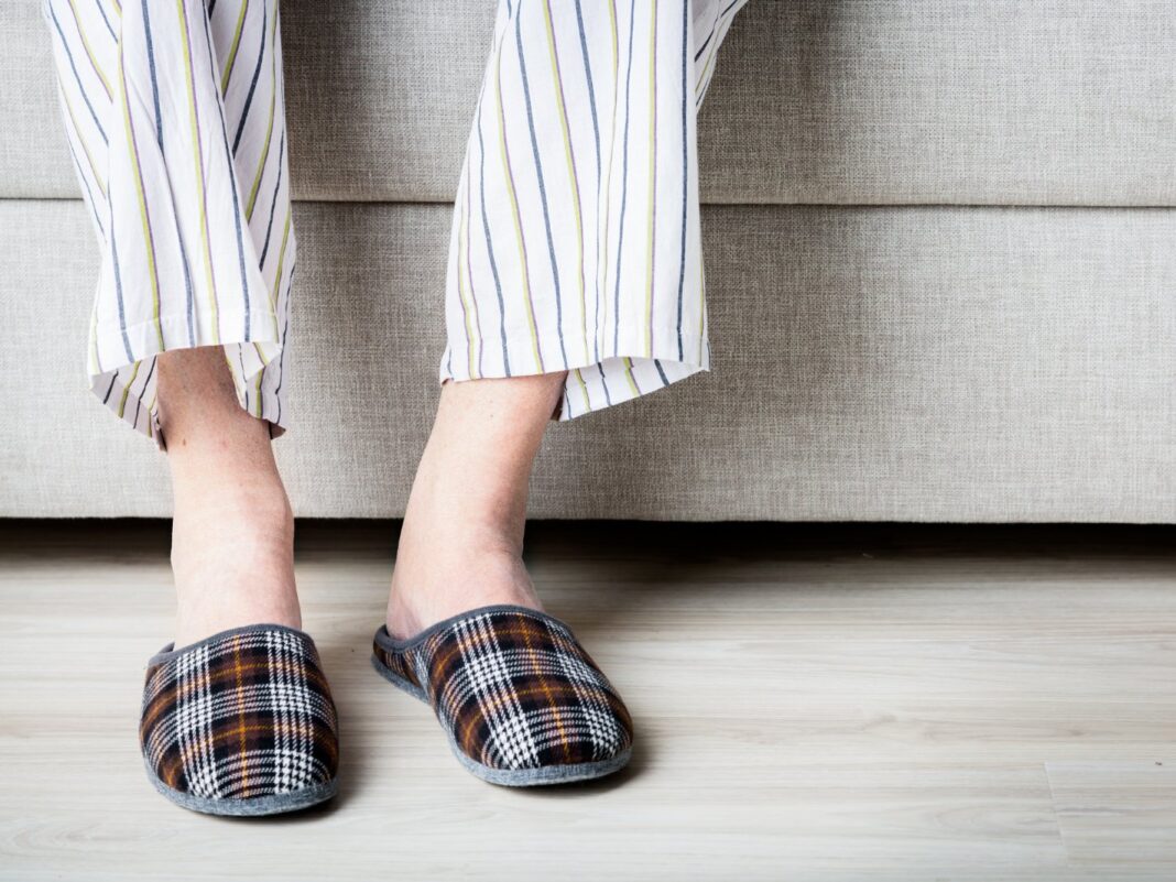 Medical Slippers For Swollen Feet